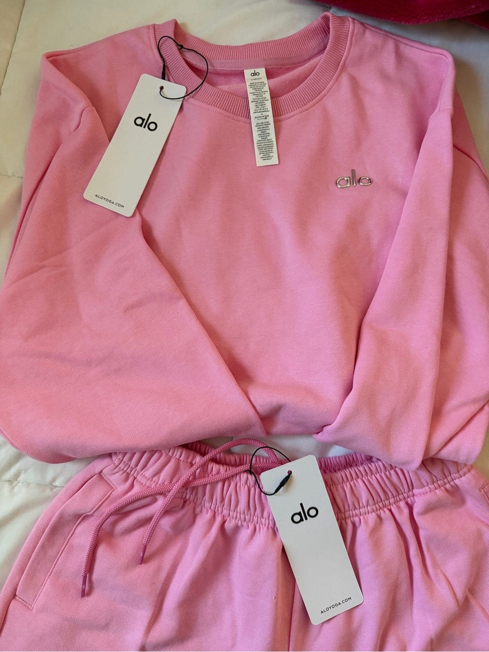 ALO Yoga Pink accolade Lounge Shorts Set - Soft Crewneck - Picture 2 of 3